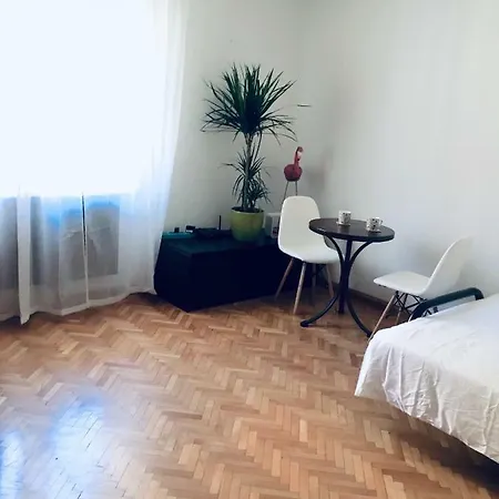 Flamingo Apartment *